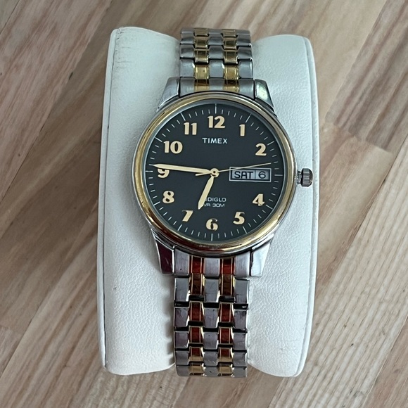 Timex Men’s Watch Indiglo Easy Reader Two Tone Stretch Bracelet Dark Gray Dial - Picture 5 of 10